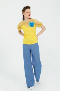 KIWE - Balon Kollu File Detaylı Çiçek Broşlu Sarı Bluz