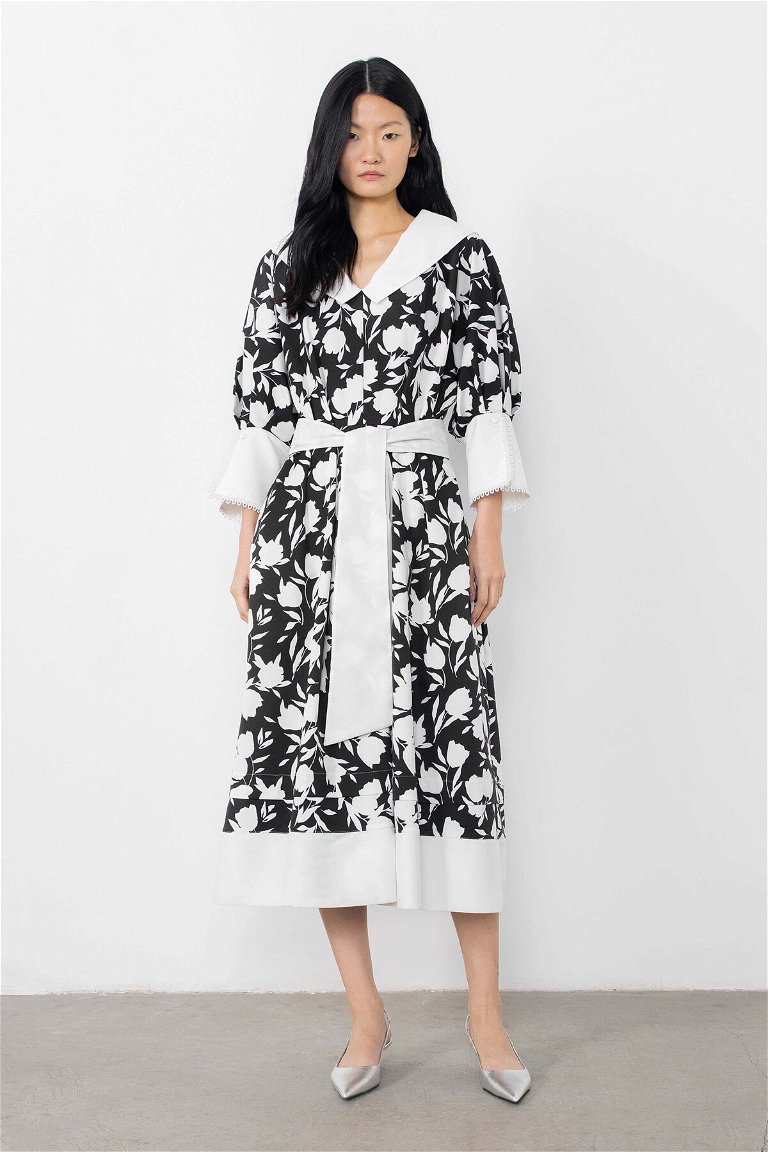 GIZIA - Yaka Detaylı Manşet Yırtmaçlı Çiçekli Lacivert Elbise