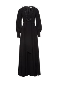 GIZIA - Yaka İşleme Detaylı Kuşaklı Piliseli Uzun Siyah Elbise