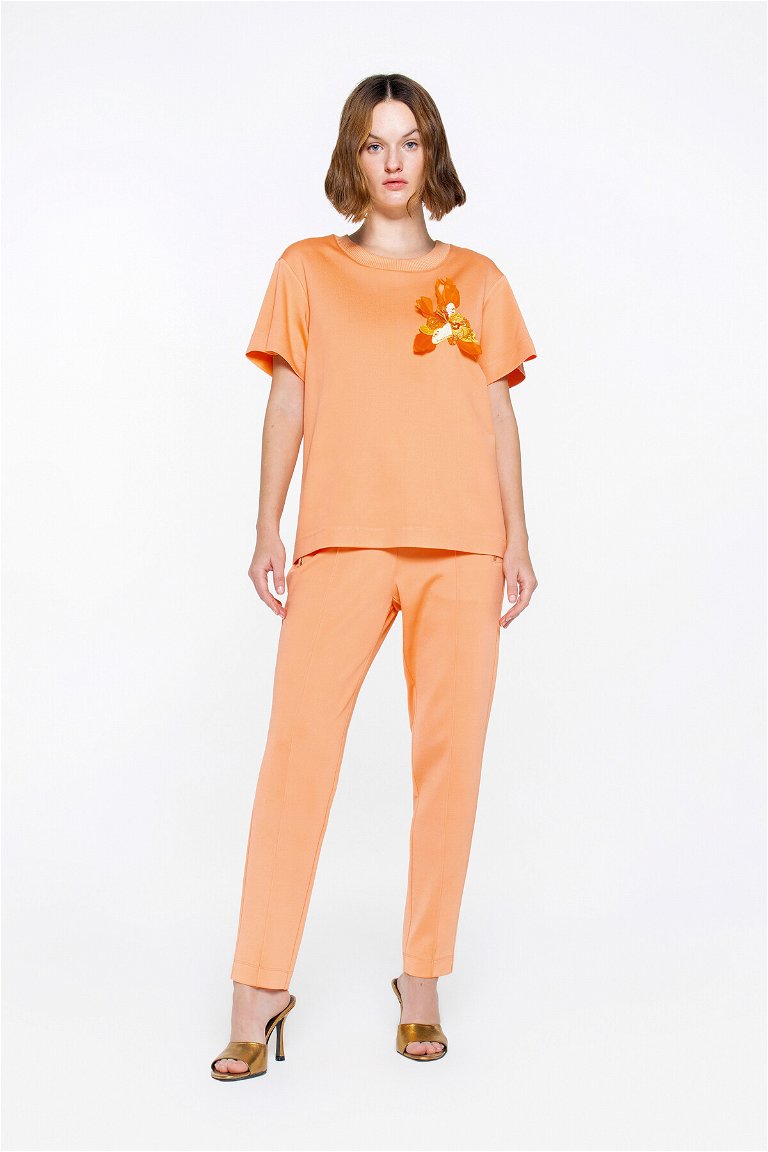 GIZIA SPORT - Basic Salmon Tshirt With Applique Embroidery Detail Ribbed Collar 