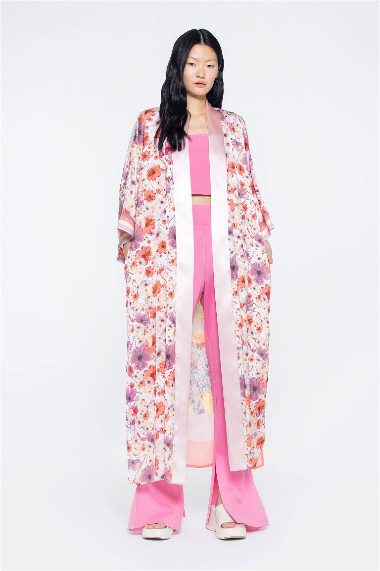 GIZIA SPORT - Arka Beden Desen Detaylı Yanları Yırtmaçlı Tasarım Desenli Pembe Kimono