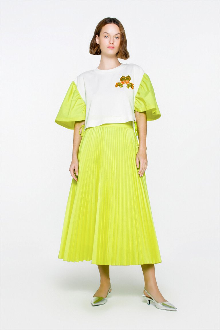 GIZIA SPORT - Neon Raincoat Fabric Applique Embroidery Embellished Ecru Tshirt 