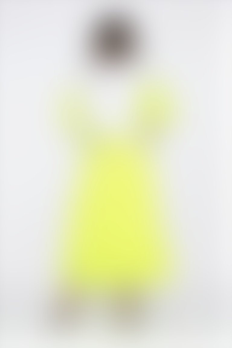 Neon Yağmurluk Kumaş Etek Ucu Kordon Ve Aplike Nakış Süslemeli Ekru Tshirt