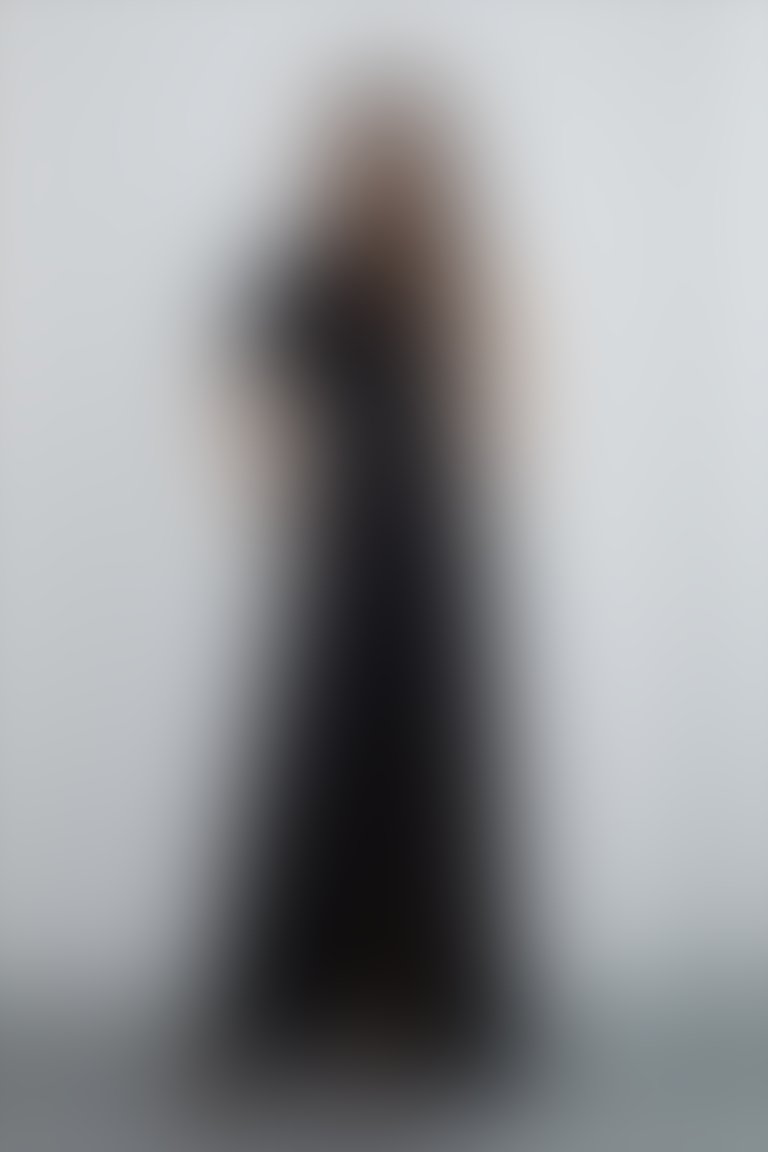 Ön Beden İşlemeli Omuz Detay Uzun Siyah Krep Elbise
