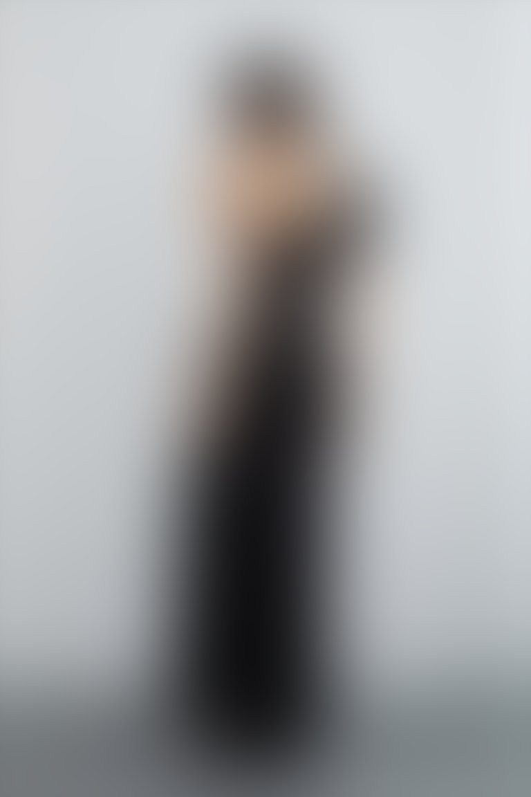 Ön Beden İşlemeli Omuz Detay Uzun Siyah Krep Elbise