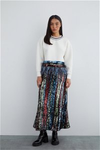 GIZIA - Skirt Hem Feather Detailed Sequin Embellished Collar Embroidered Ecru T-Shirt