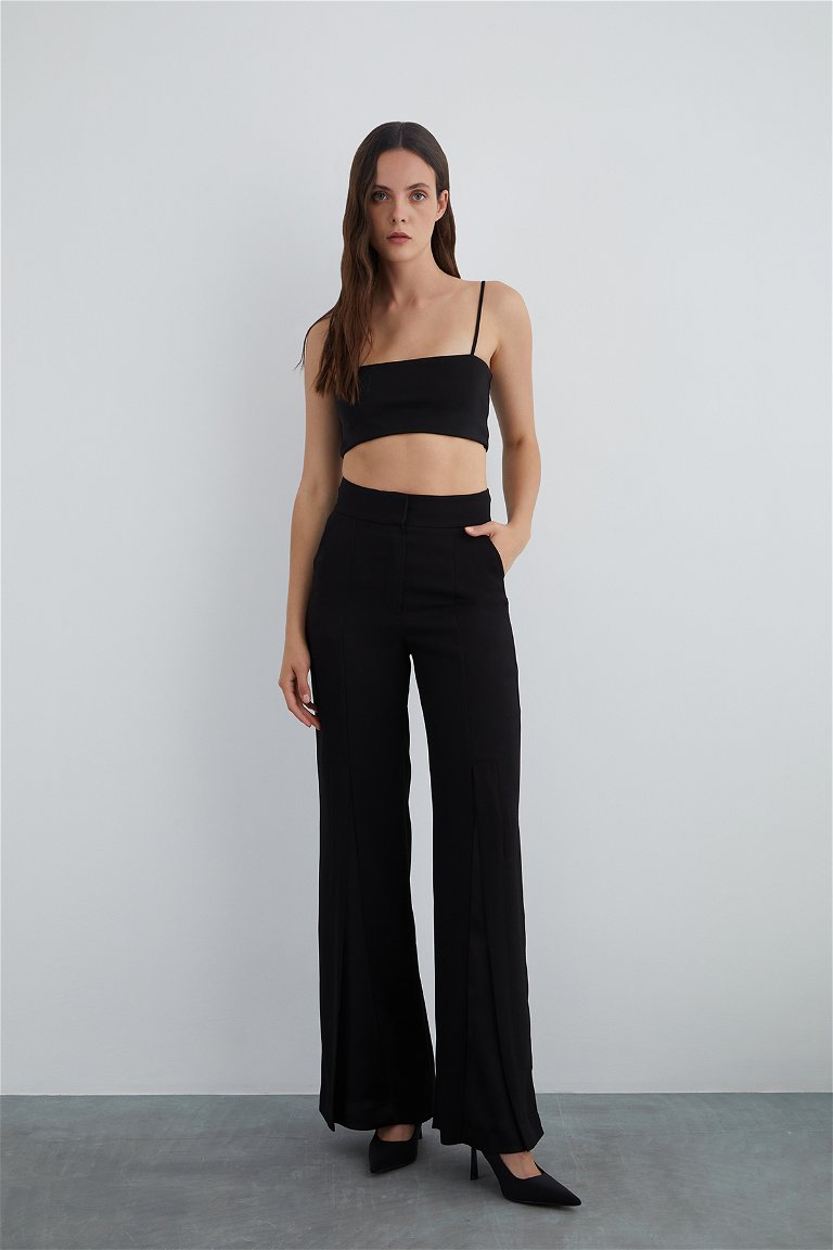 GIZIA - Ön Ortası Yırtmaçlı Bol Paça Siyah Pantolon