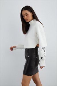 GIZIA - Windowed Cuff Detail Embroidered Sleeve Stand-Up Collar Ecru Short Blouse