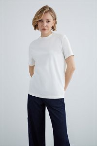 KIWE - Scooped Neck Short Sleeve Basic Ecru T-Shirt