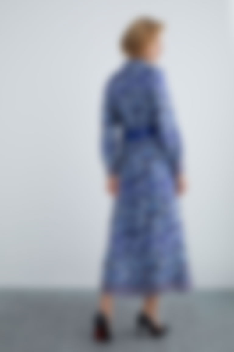 Kontrast Çiçek Desenli Volanlı Deri Kemerli Lacivert Midi Elbise
