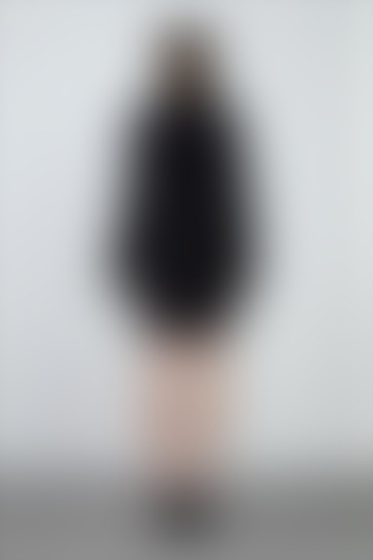 Kare Yakalı Kol Yırtmaçlı Zincir Kemer Detaylı Siyah Mini Elbise