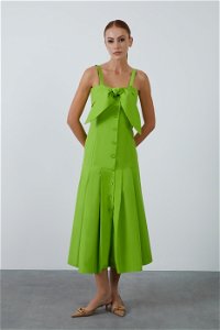 KIWE - Askılı Bağlama Detaylı Eteği Pileli Yeşil Midi Elbise