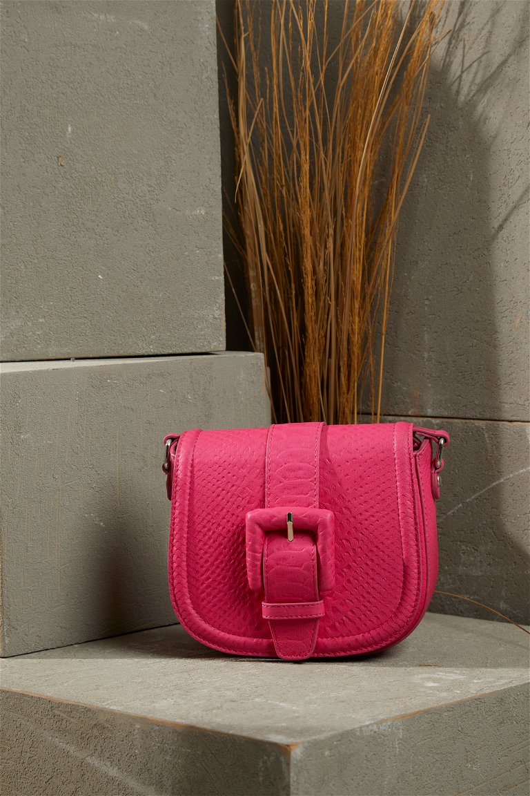 GIZIA - Adjustable Strapped Fuchsia Leather Bag with Front Belt Buckle and Pattern