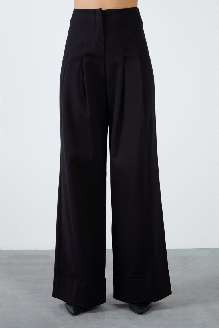 KIWE - Bel Detaylı Pileli Duble Paçalı Geniş Siyah Pantolon
