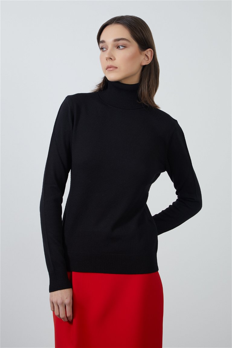 GIZIA - Black Turtleneck Sweater