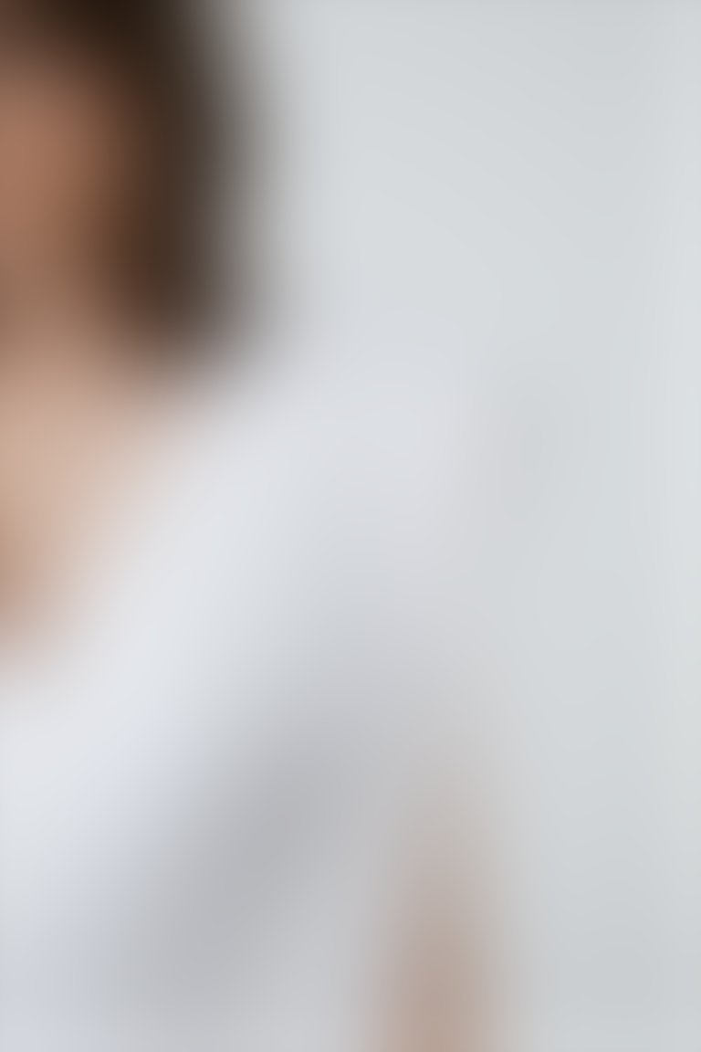 Omuzdan İşlemeli Bant Detaylı Yırtmaçlı V Yaka Uzun Ekru Elbise