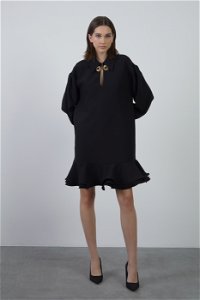 GIZIA - Gold Düğme Detaylı Etek Ucu Fırfırlı Kısa Siyah Elbise