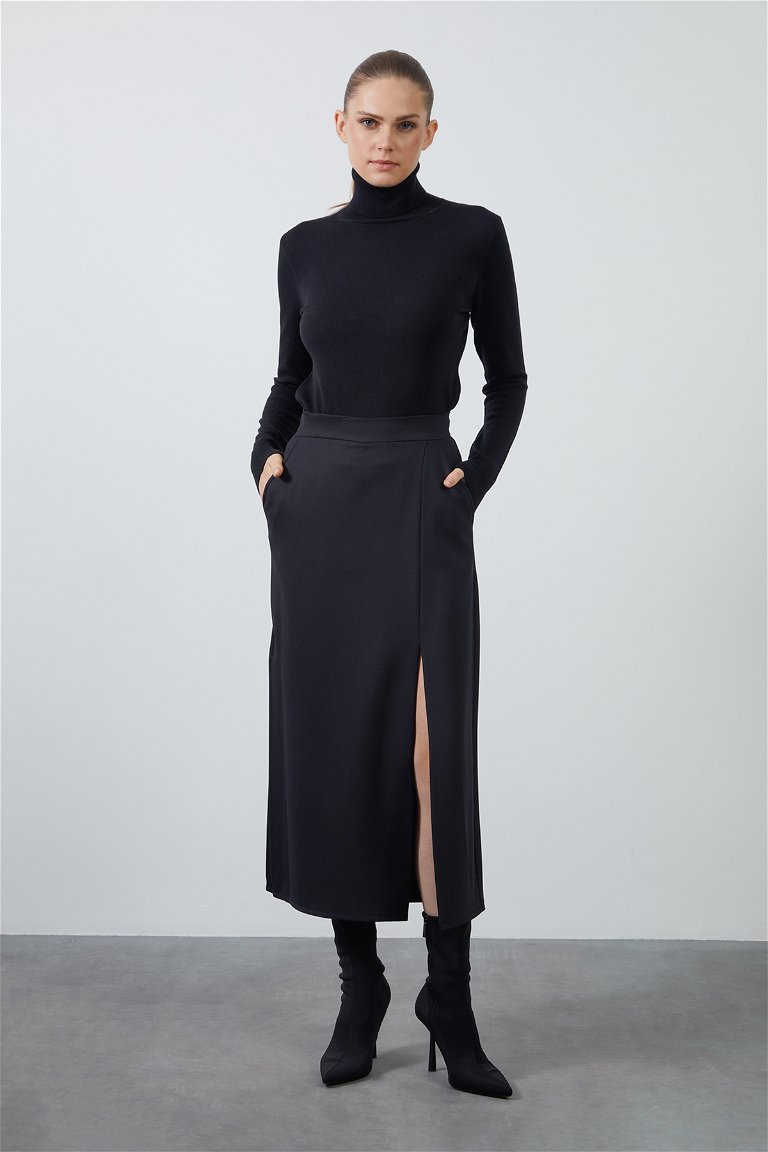 GIZIA - Black Shorts Skirt with Slit Detail
