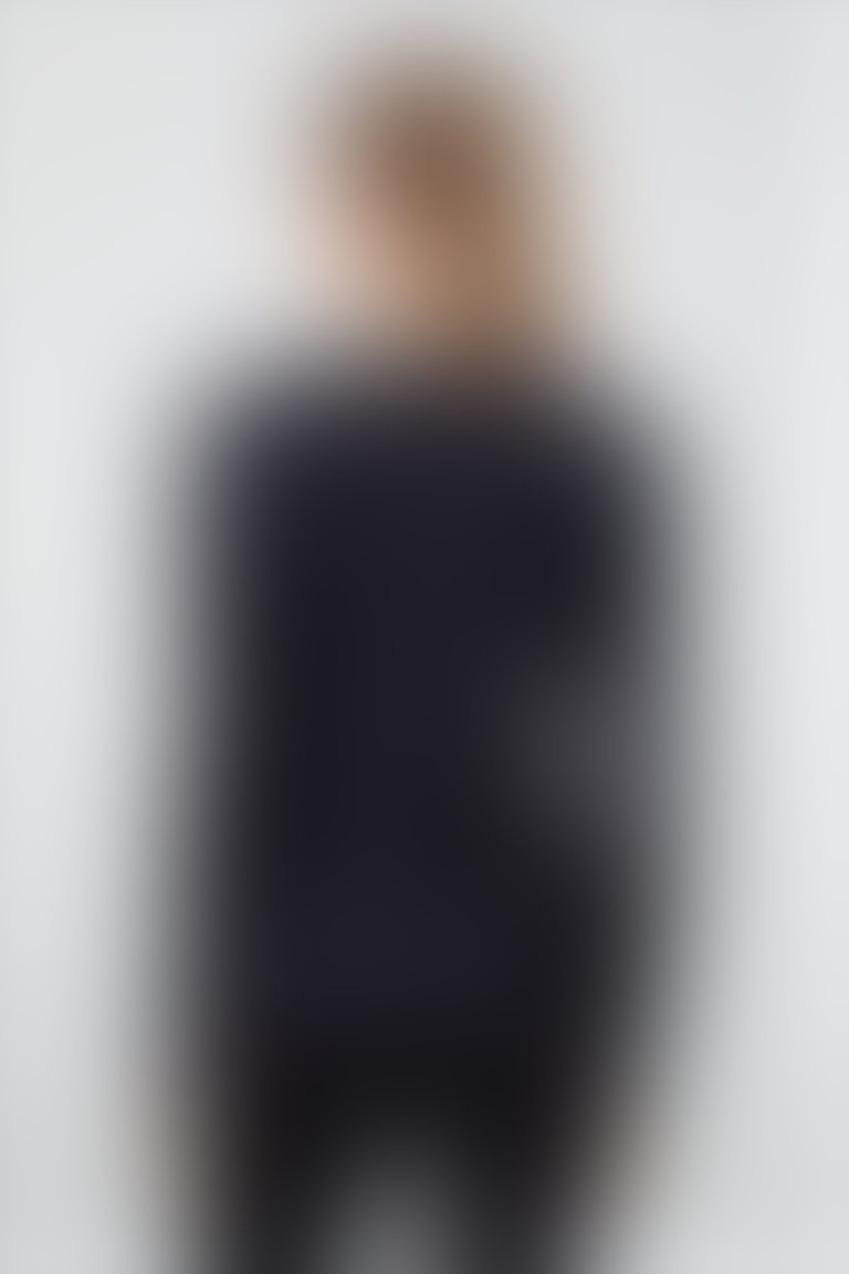 Kol Ucu Etiket Detaylı Yakası Taşlı Siyah Bluz