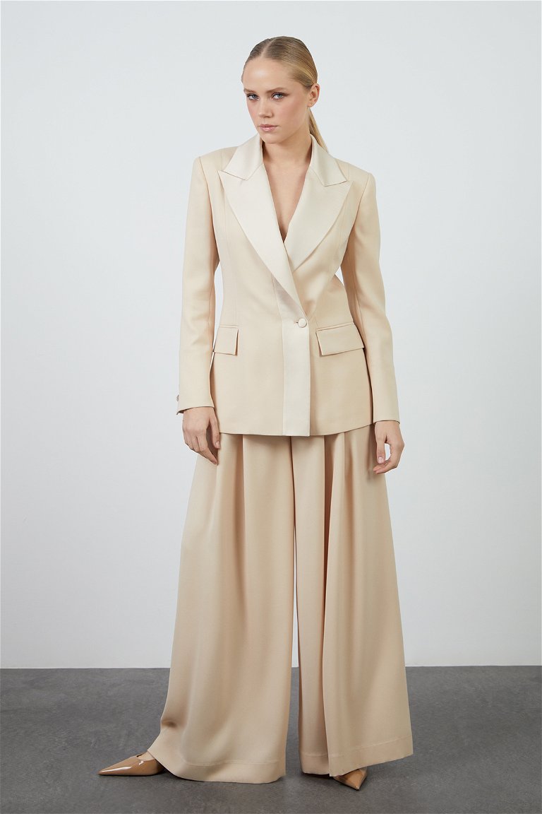 GIZIA - Pearl Buttoned Beige Classic Jacket
