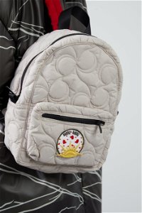 MANI MANI - Emblem Detailed Quilted Backpack