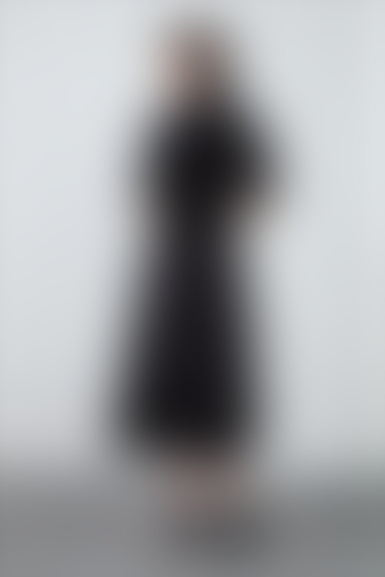 Boncuklu Kuşak Detaylı Kemik Düğmeli Siyah Uzun Elbise