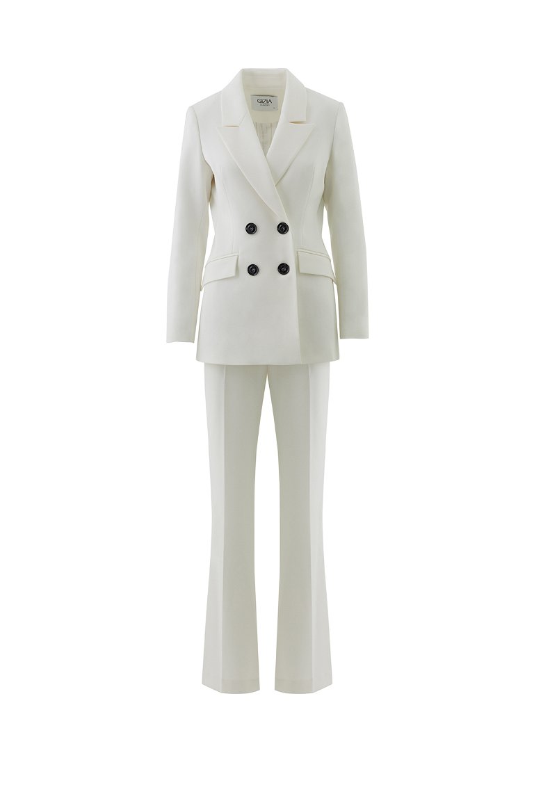 Chuu] Classic Shoulder Padded Suit Jacket  Suits for women, Woman suit  fashion, Fashion
