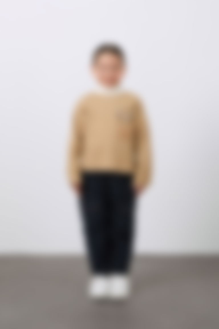 Aplike Nakış Detaylı Dik Yaka Kız Çocuk Kahverengi Bluz