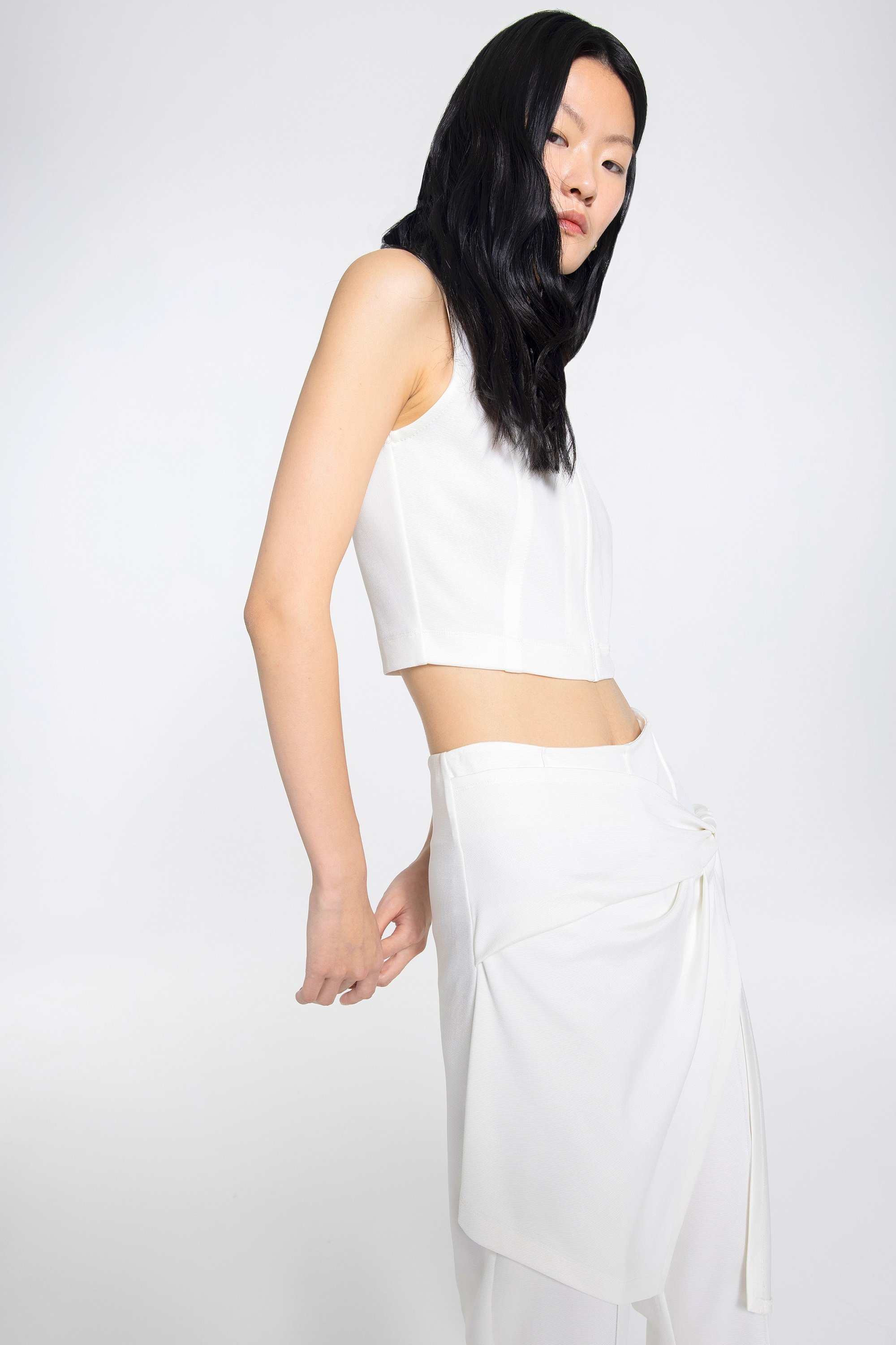White Trousers Models & Crop Combinations Suitable for Summer
